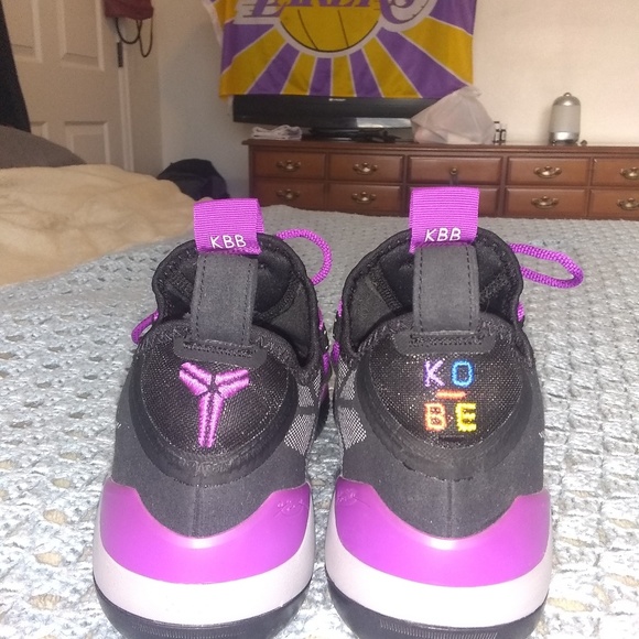 Nike - Picture 3 of 5